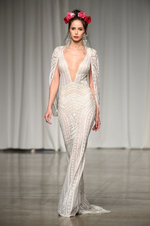 Figurbetonte Brautkleider Julie Vino Brautkollektion 2019 Hochzeit um 3