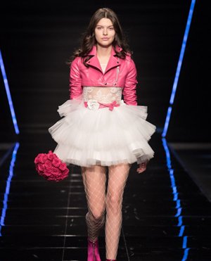 Rockige Brautkleider mit Leder